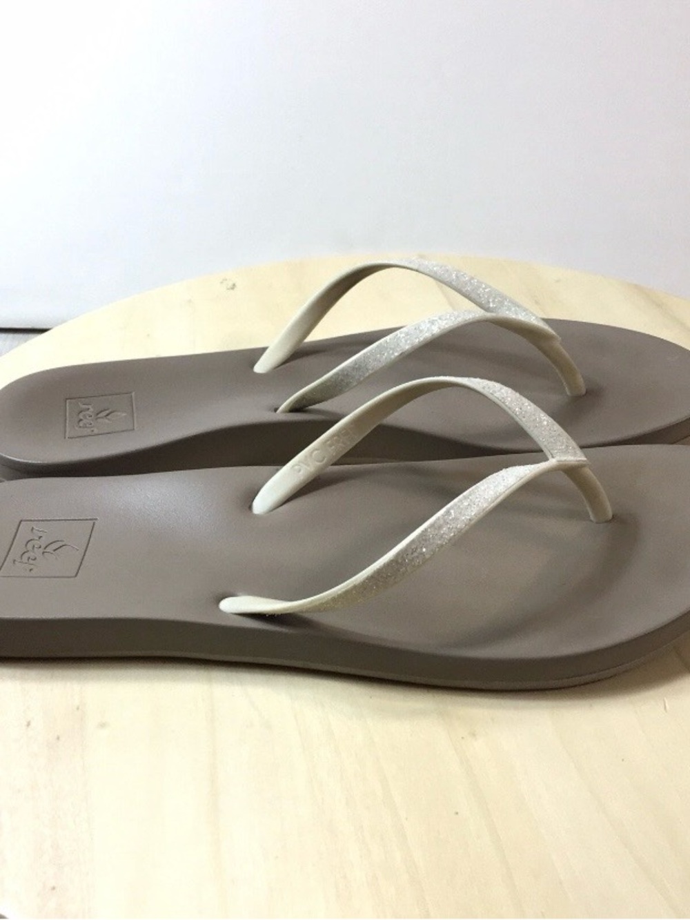 Women's Reef Flip Flops White Sandals Sz 8-9